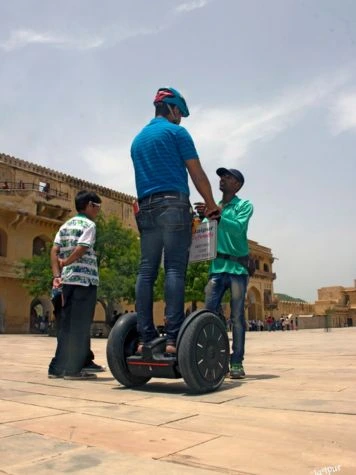 Paseo en scooter para explorar las calles de Jaipur.