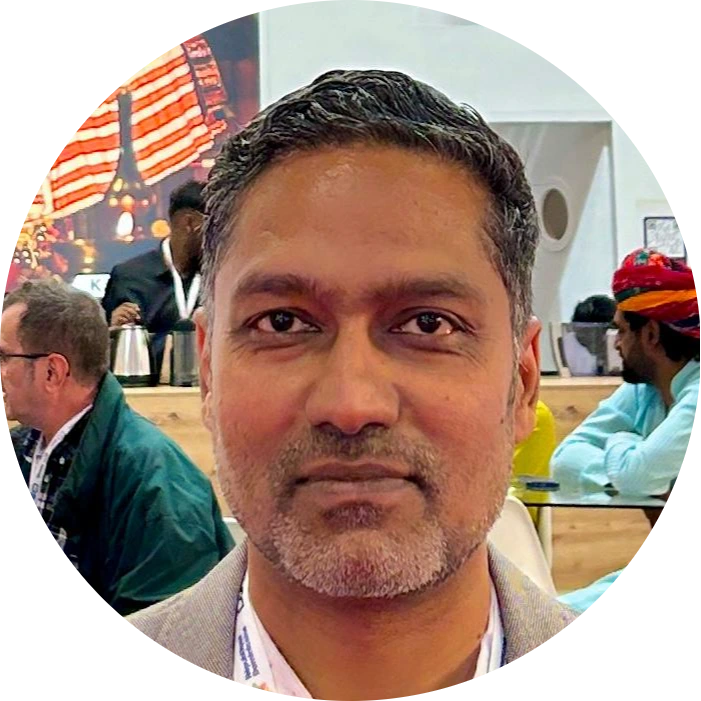 Kedar, cofundador de India Travel etc