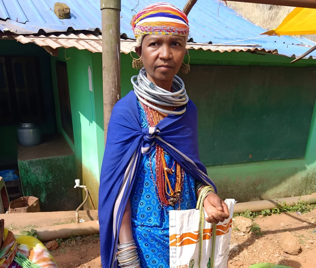 Mujer tribal de Odisha — agencia receptiva en Odisha